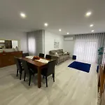 Gina House Nyaraló